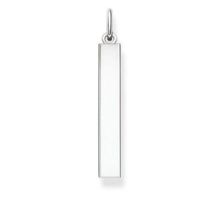 Engravable silver bar pendant, perfect for personalized gifts.
